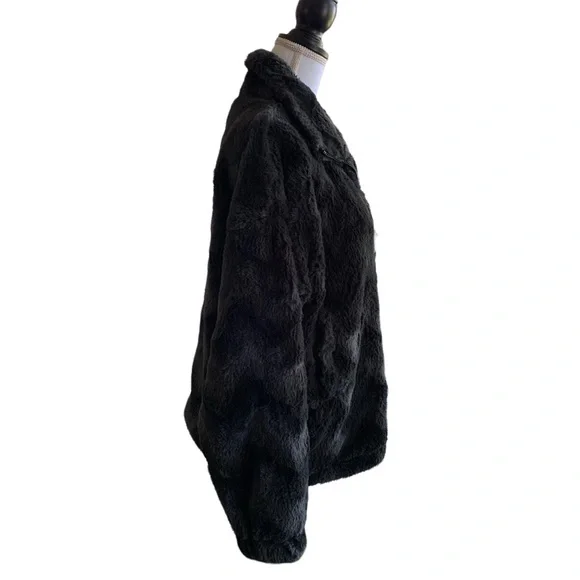 URBAN OUTFITTERS EVA BLACK FAUX FUR CHEVRON TEDDY BOMBER JACKET